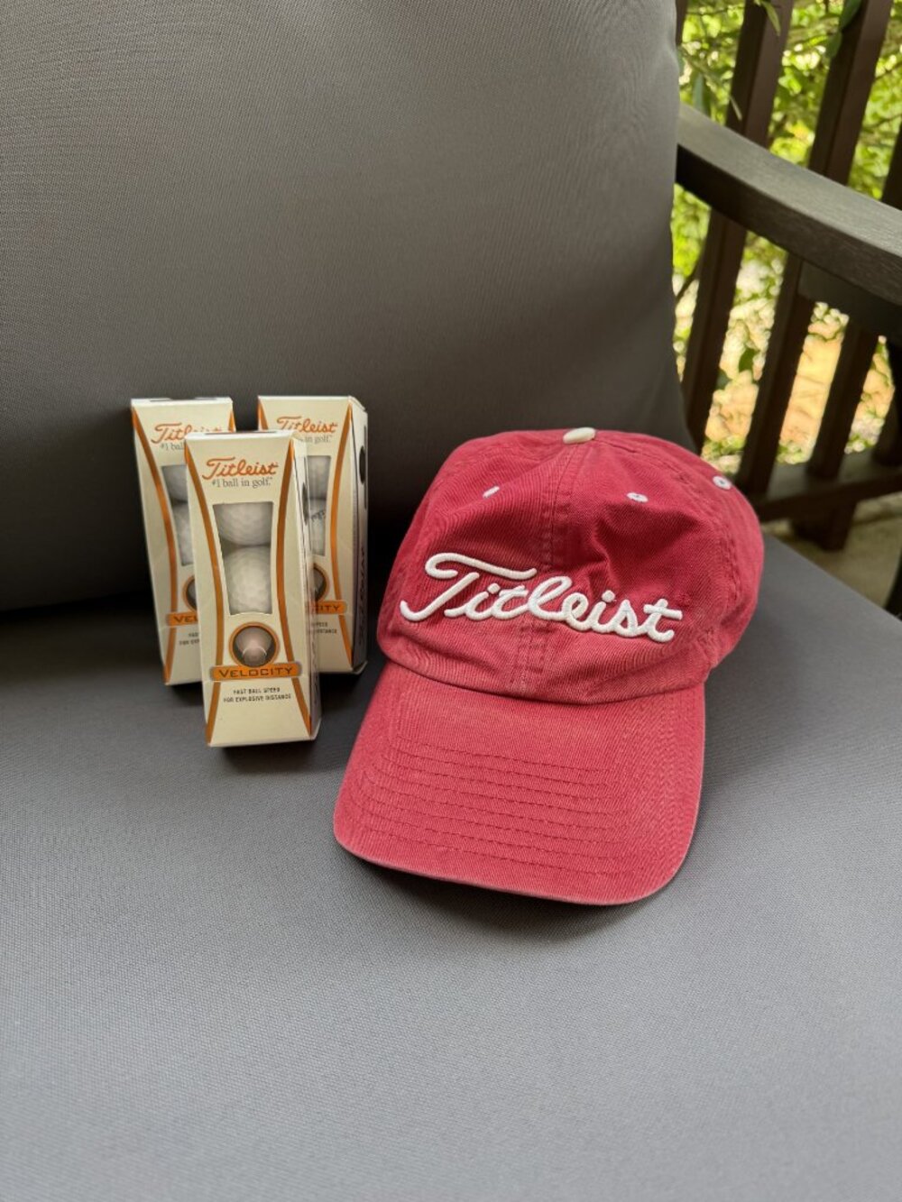 Arkansas Razorback Titleist Cap with Golf Balls Bundle